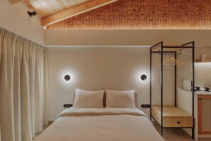 Signature Double Room | In-room safe, desk, soundproofing, iron/ironing board - 12 Pyles Living History (Ioannina)