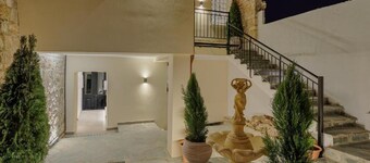 12 Pyles Living History