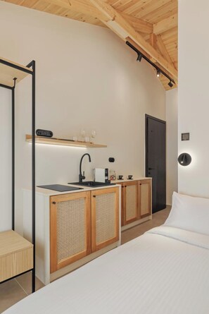 Exclusive Double Room | In-room safe, desk, soundproofing, iron/ironing board - 12 Pyles Living History (Ioannina)