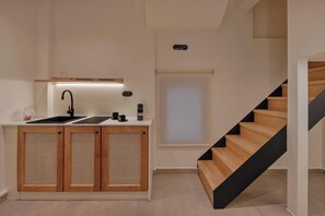 Superior Double Room (12) | Eigene Kochnische | Mini-Kühlschrank, Herdplatte, Kochgeschirr/Geschirr/Besteck