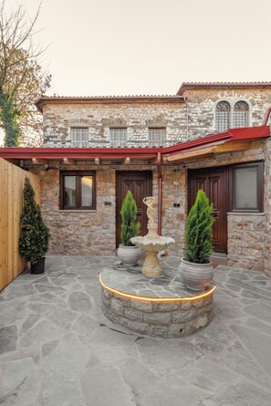 Habitació doble superior, pati | Caixa forta a l'habitació, habitacions insonoritzades i wifi gratuïta 