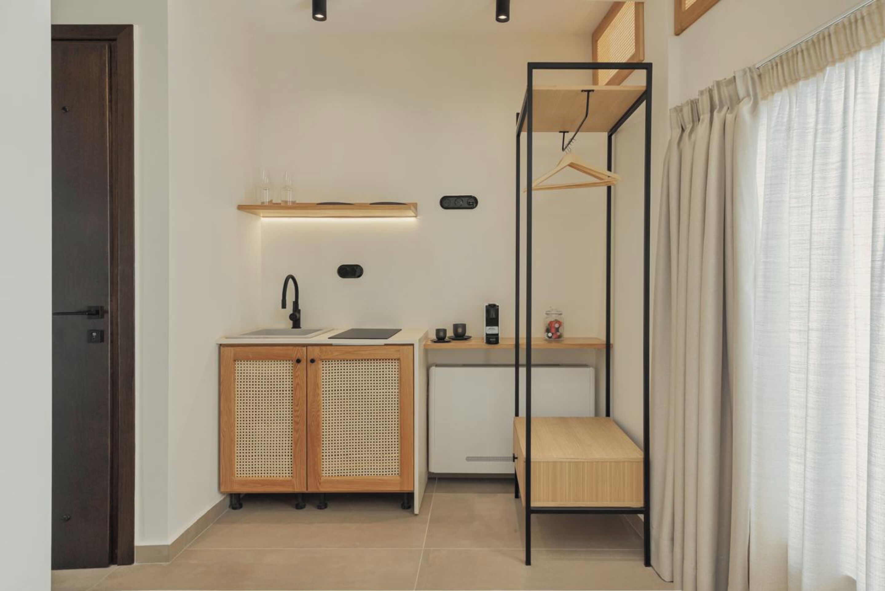 Deluxe Double Room (11) | Private kitchenette