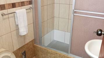 Pyyhkeet, saippua, vessapaperi