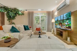 TV - Modern 3-bedroom apartment with garden (Riyadh)