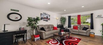 Renovated home near Six Flags on quiet street - Kid Friendly