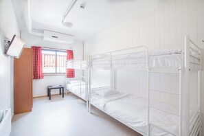 Quarto quádruplo | Escrivaninha, Wi-Fi de cortesia