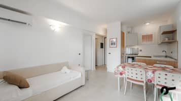 Apartment, Balcony | Private kitchenette | Fridge, stovetop, cookware/dishes/utensils