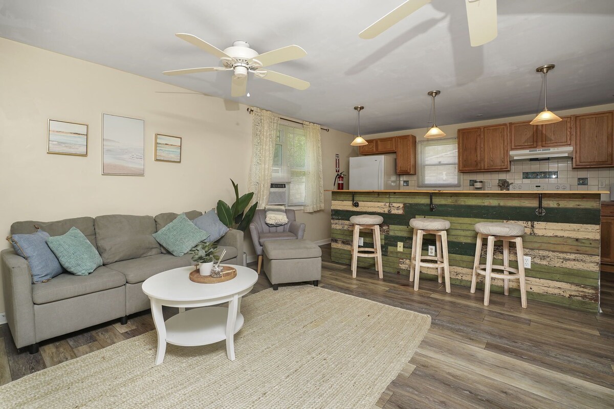 Cozy Summer Getaway - up to 8 guests