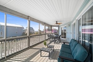 Outdoor dining - Baby Blue- family friendly, pet friendly, wifi, great gulf views! (Cape San Blas)