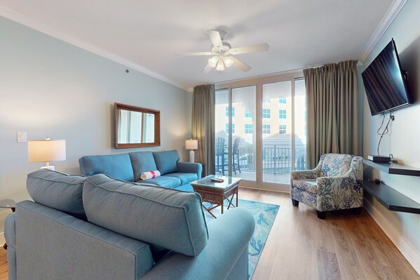 TV, DVD player - Beachview Condo with full kitchen, shared pool and beach access (Fort Walton Beach)