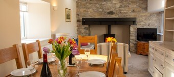 Ty'r Garreg - sleeps 7 guests in 4 bedrooms
