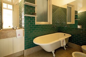 Apartment | Bathroom