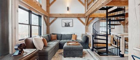 Téléviseur, table de baby-foot, table de ping-pong