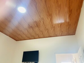 Television - Cozy 1-bedroom apartment with WiFi, AC in charming Managua (Managua)