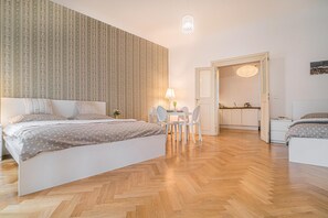 Apartment | 2 bedrooms, iron/ironing board, free WiFi, bed sheets - 2 Bed Flat - Sleeps 6 - Pets - Wifi (Prague)