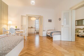2 bedrooms, iron/ironing board, free WiFi, bed sheets - 2 Bed Flat - Sleeps 6 - Pets - Wifi (Prague)