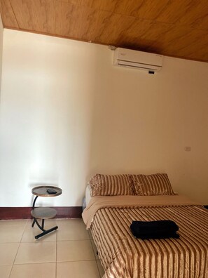 1 bedroom, bed sheets