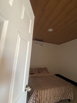 1 habitación y ropa de cama