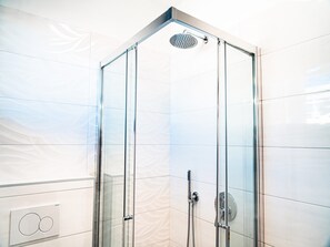 Studio, Balkon | Badezimmerausstattung