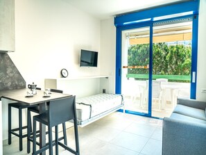 Studio, Multiple Bedrooms, Balcony | Living room