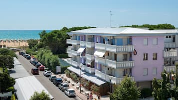 Apartamento, 2 quartos, sacada, vista para o oceano | Fachada