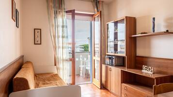 Apartment, 2 Bedrooms, Balcony, Ocean View | Living room