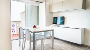 Apartment, 2 Bedrooms, Balcony, Ocean View | Interior
