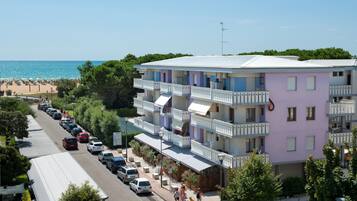 Apartamento, 2 quartos, sacada, vista para o oceano | Fachada