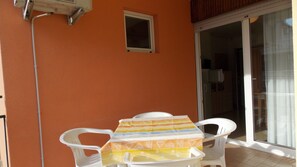 Apartamento, 2 quartos, terraço | Fachada