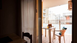 Apartamento, 2 quartos, terraço | Terraço/pátio