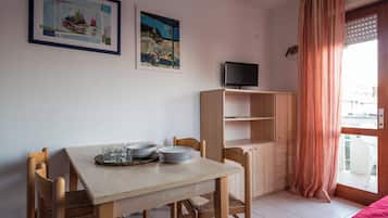 Apartment, 2 Bedrooms, Balcony, Ocean View | Interior
