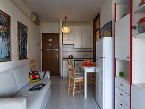 Apartment, 1 Bedroom, Balcony, Ocean View | Living room