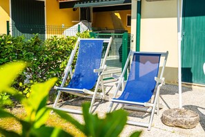 Apartment, 2 Bedrooms, Patio, Garden View | Property grounds