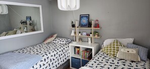 3 chambres, fer et planche à repasser, Wi-Fi, draps fournis