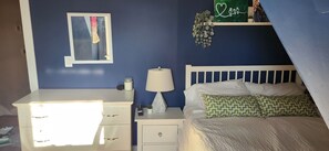 3 bedrooms, iron/ironing board, WiFi, bed sheets - Charming 3-bedroom house in Toronto with AC, WiFi, fitness equipment (Toronto)