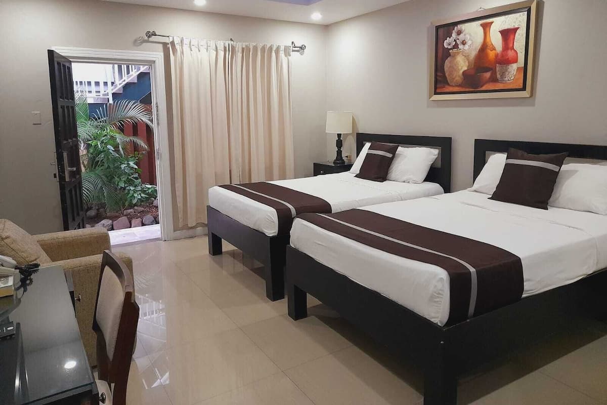 Premium Studio, Kitchen | Iron/ironing board, free WiFi