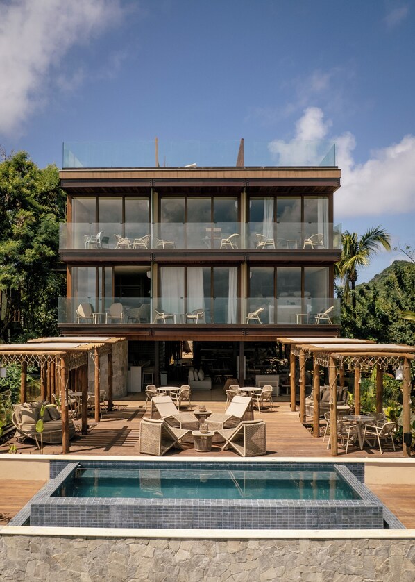 Fachada de la propiedad