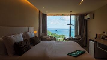 Suíte superluxo, 1 cama Queen, sacada, vista para o mar | 1 quarto, cofres nos quartos, quartos à prova de som