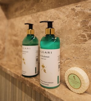 Dusche, Haartrockner, Bademäntel, Handtücher