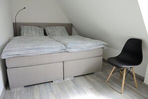 1 bedroom, free WiFi, bed sheets - Deck 3 - Ostseebad Laboe - view of the Kiel Fjord and only 200m to the water (Laboe)