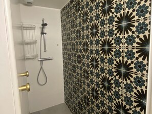Shower, hair dryer, towels, toilet paper - Country house with swimming pool and horses (Hasparren)