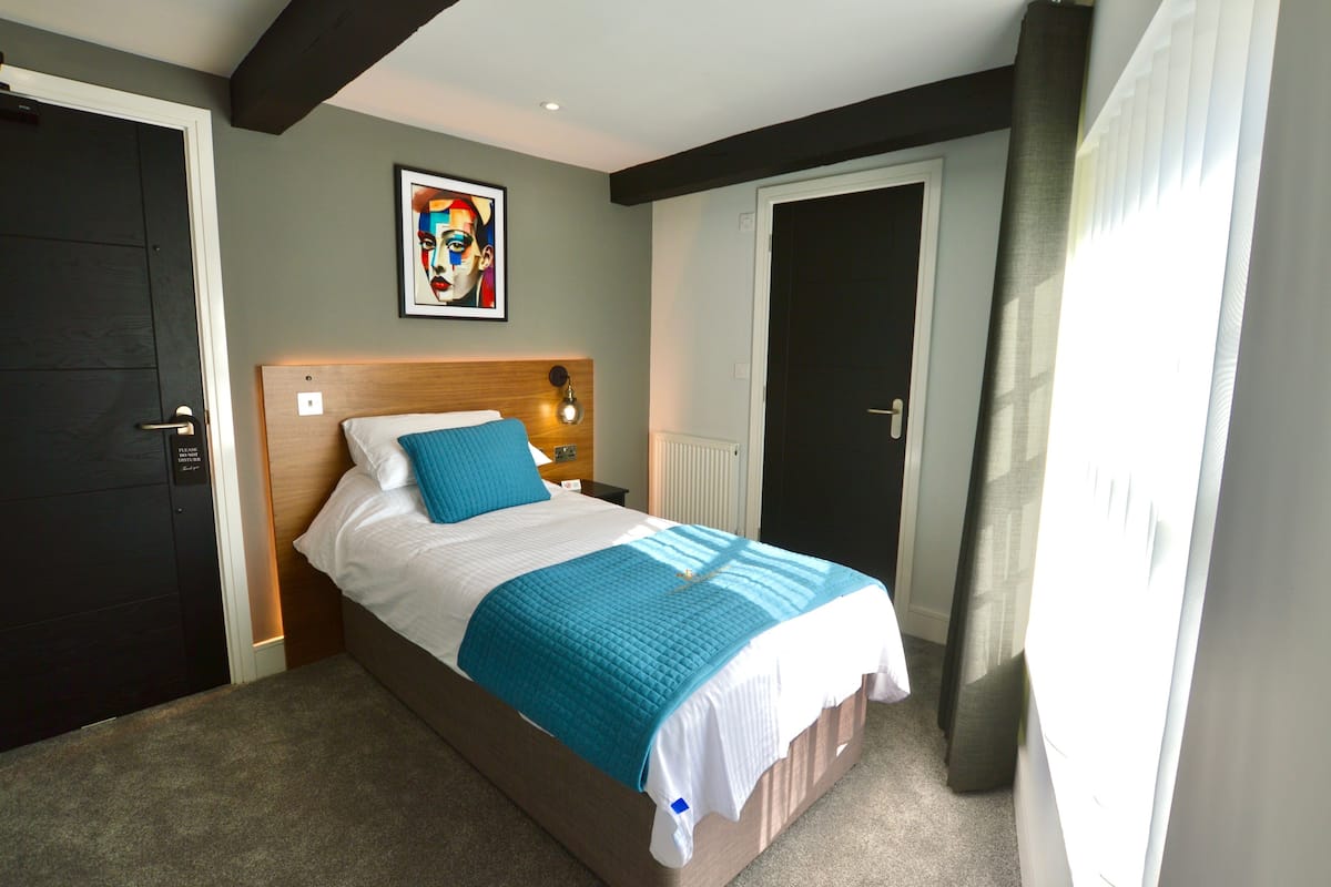 Single Room (3ft Single)