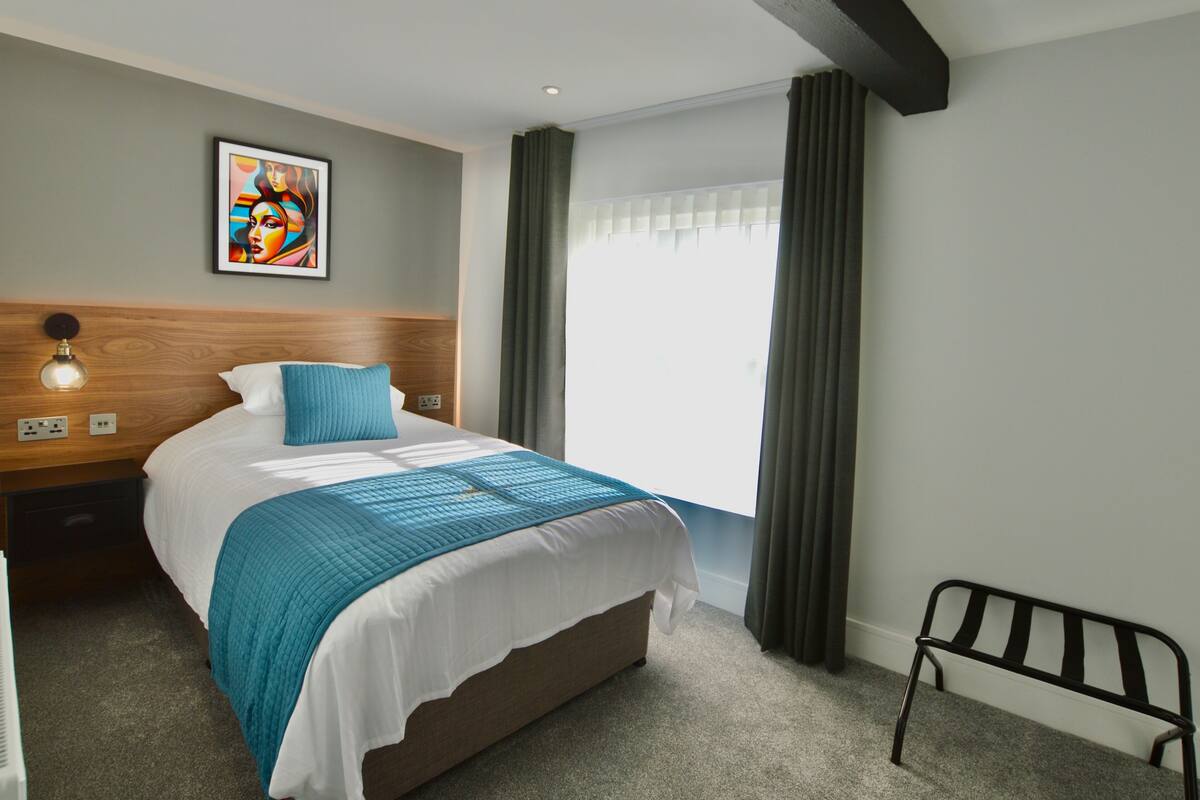 Single Room (4ft Bed)