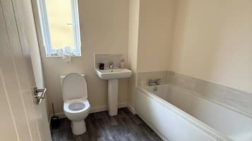 House | Bathroom | Deep-soaking bathtub, towels