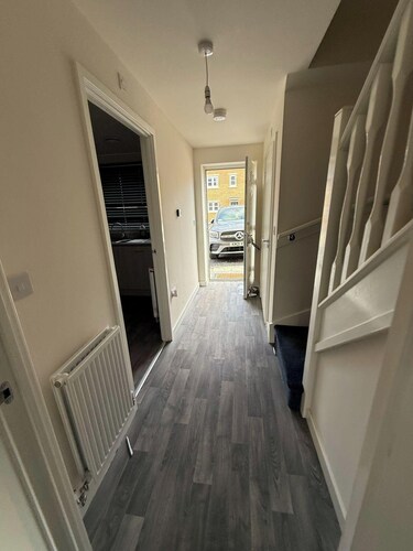 Central 2 Bed Home - Parking, Ev Point, Garden