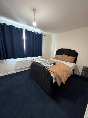 2 chambres, fer et planche à repasser, Wi-Fi gratuit, draps fournis