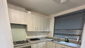 House | Dapur peribadi | Peti sejuk, ketuhar, dapur, mesin basuh pinggan mangkuk 