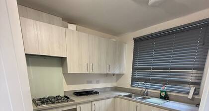 Central 2 Bed Home - Parking, Ev Point, Garden