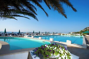 Seasonal outdoor pool, open 8:30 AM to 9:00 PM, pool umbrellas