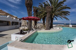 Seasonal outdoor pool, open 9:00 AM to 7:00 PM, pool umbrellas